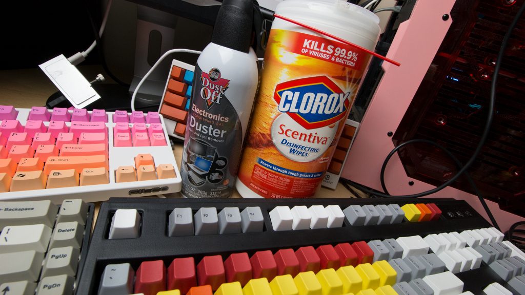 grignotage près de son clavier